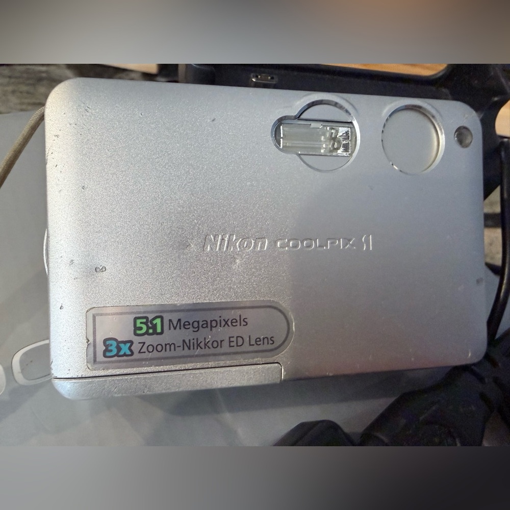 COOLPIX S1 camera - Picture 2 of 8
